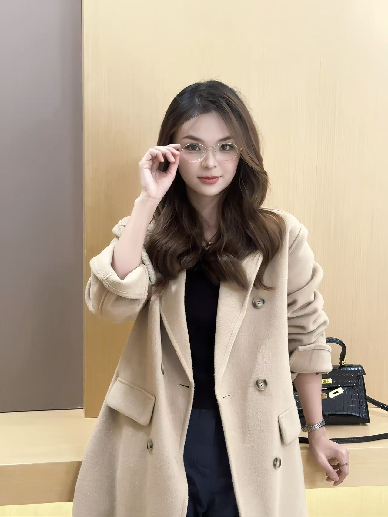 英子